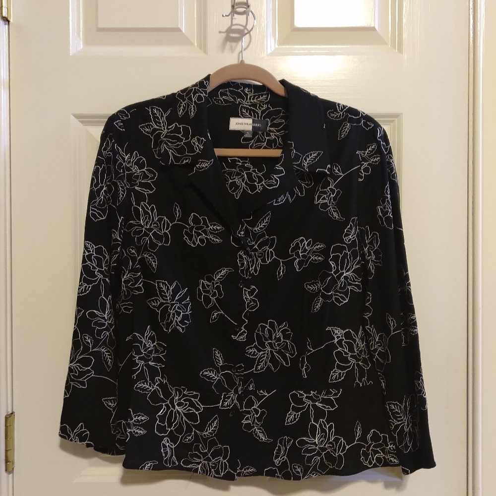 Jones Wear Women's Black & White Embroidered Button Down Blouse Shirt Size XL